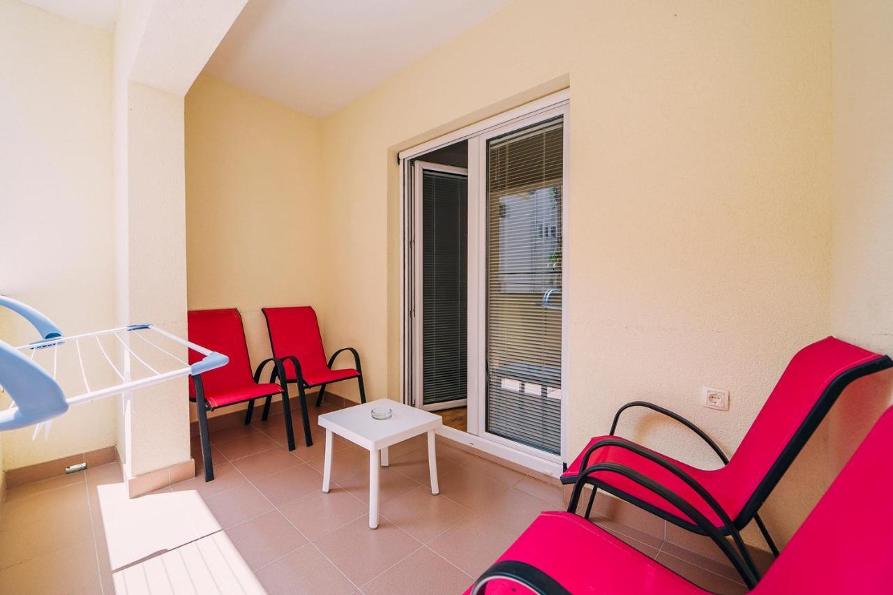 Apartments Luxur Center Baska Voda Luaran gambar